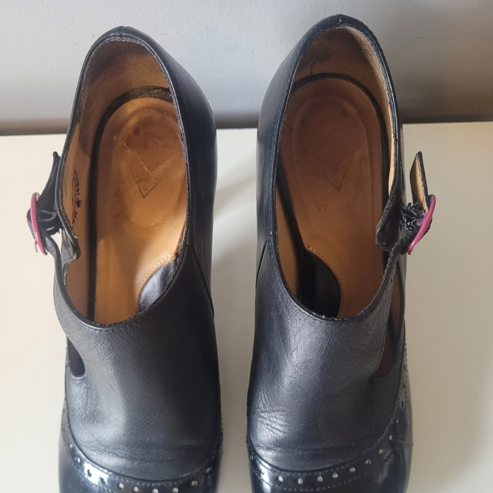 Fluevog Bellevue Ella Baker Brogued Heel With Cutout, GUC, Size 6 - Picture 4 of 11